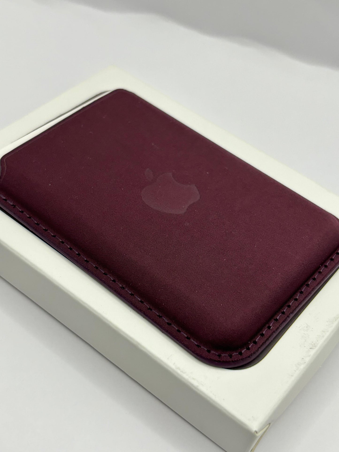 Promoción 4. Funda MagSafe Transparente/Seda Finewooven/Batería portátil MagSafe
