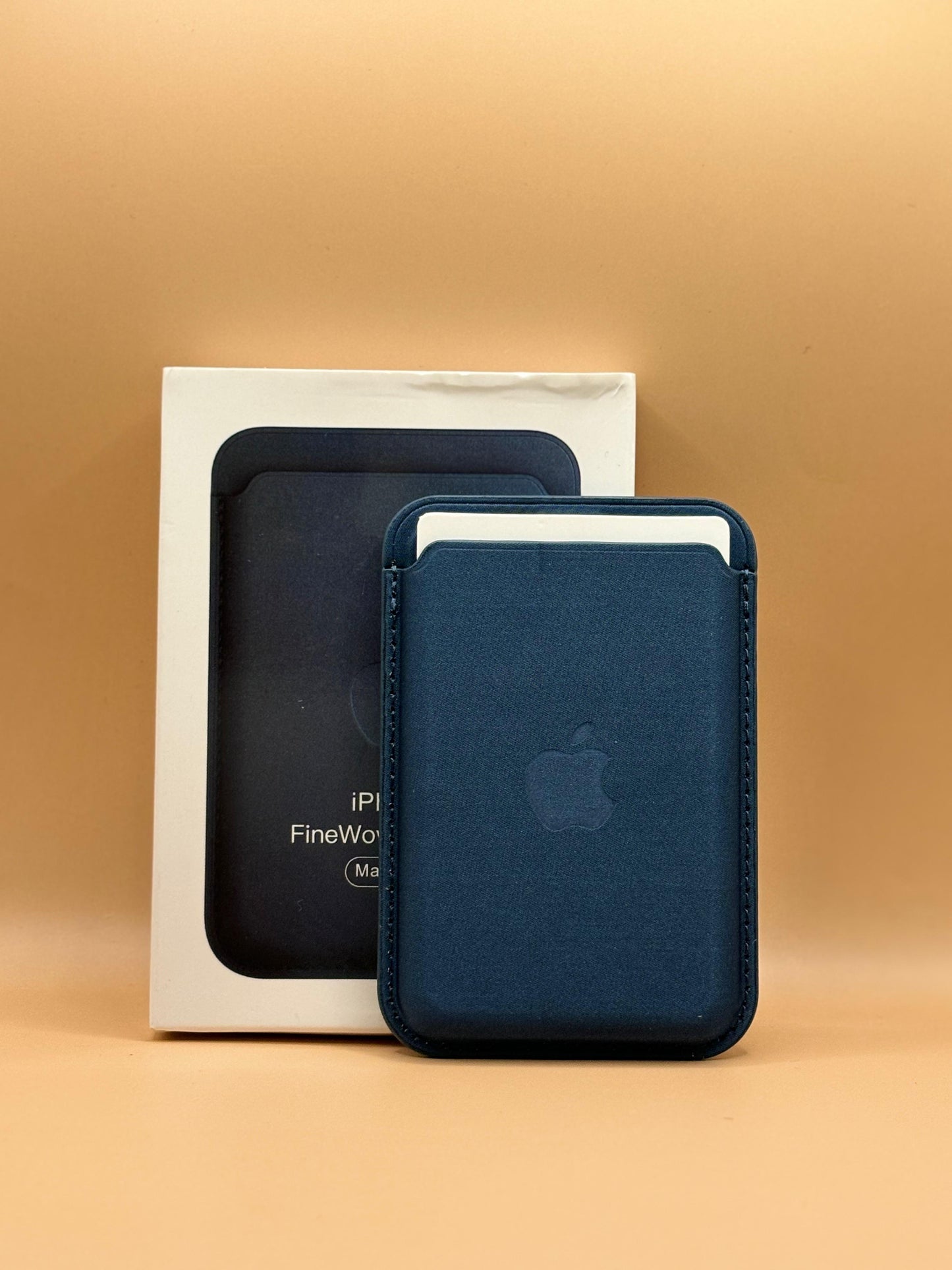 Promoción 4. Funda MagSafe Transparente/Seda Finewooven/Batería portátil MagSafe