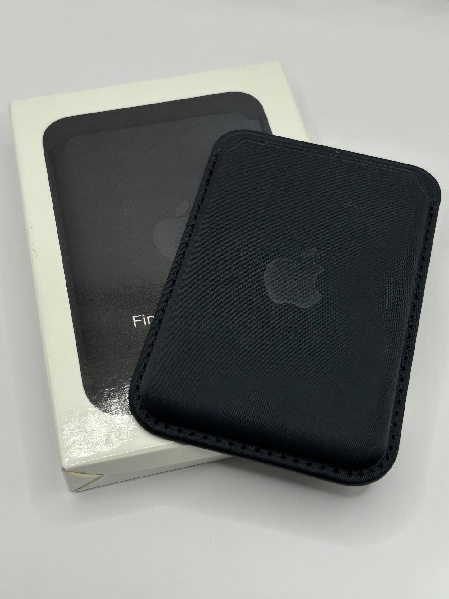 Promoción 4. Funda MagSafe Transparente/Seda Finewooven/Batería portátil MagSafe